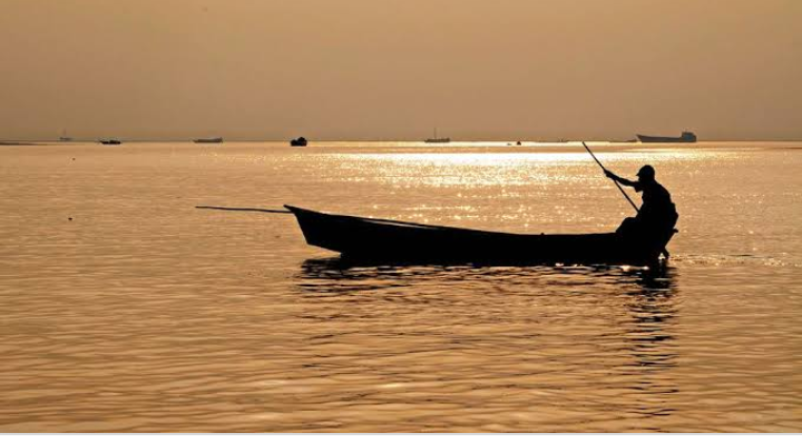 অনশনে কণর্ফুলী নদীর সাম্পান মাঝি'রা