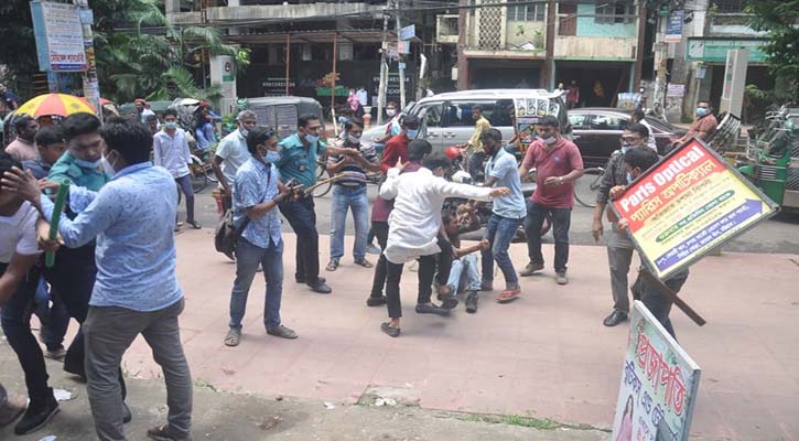 মুক্তিযোদ্ধাদের মানববন্ধনে হামলা, সংসদ সদস্যের পিএসসহ গ্রেফতার ৪