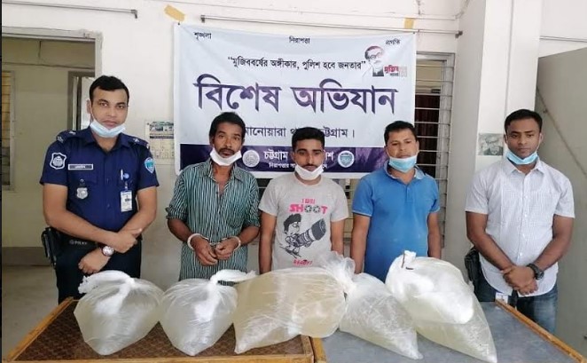 আনোয়ারায় ৭০ লিটার চোলাই মদসহ আটক ৩