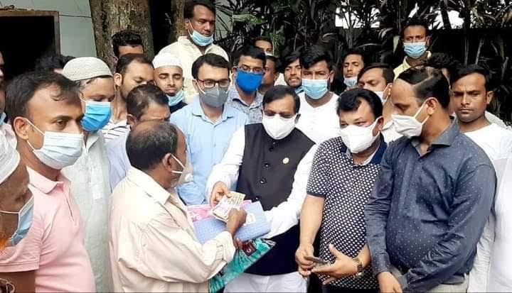 পটিয়ার কুসুমপুরায় অগ্নিকান্ডে ক্ষতিগ্রস্তদের মাঝে নগদ অর্থ ত্রান সামগ্রী বিতরন