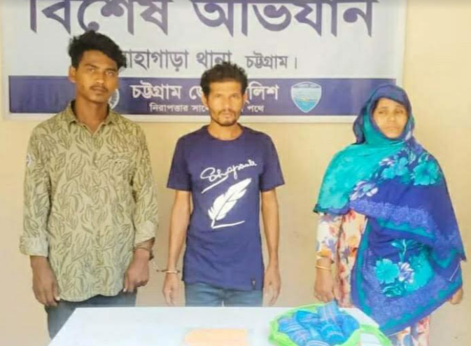 ১৫হাজার পিচ ইয়াবা ও মাইক্রোবাস জব্দঃ লোহাগাড়ায় নারীসহ আটক ৩