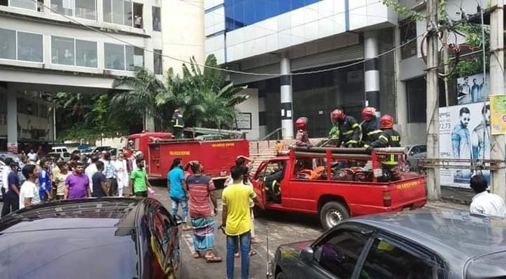 নিউমার্কেটে দোকানে আগুন