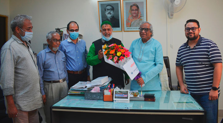 ড. অনুপম সেনের সঙ্গে চসিক প্রশাসকের সৌজন্য সাক্ষাৎ