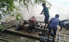 চকরিয়ার মাতামুহুরী নদীতে অবৈধভাবে বালু উত্তোলন দেড়লাখ টাকা জরিমানা: মেশিন ও পাইপ লাইন ধ্বংস