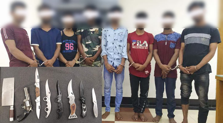 কোতোয়ালীতে অভিযান, ছুরিসহ গ্রেফতার ৮ ছিনতাইকারী
