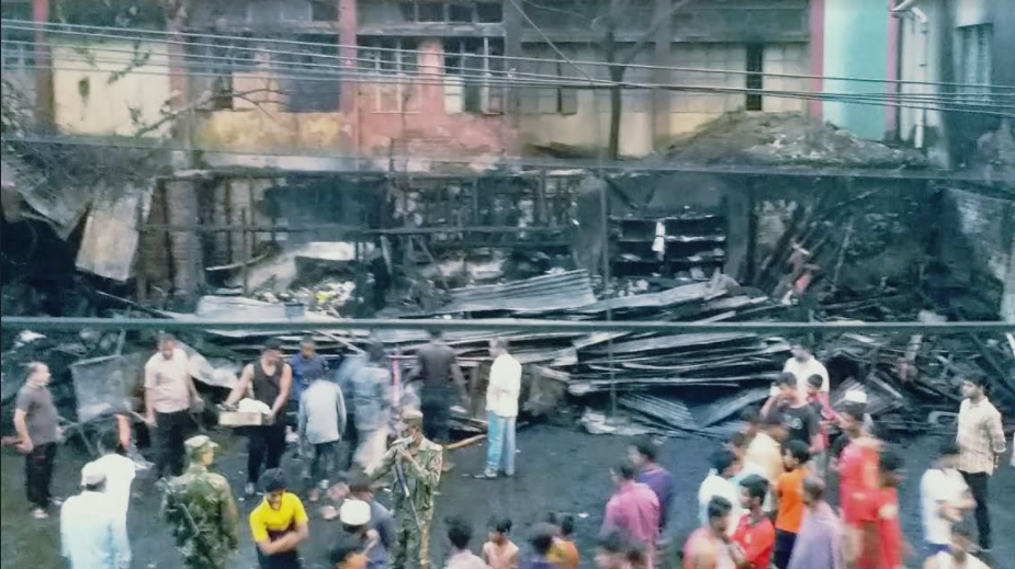 শেষরাতে রাঙামাটি শহরে ভয়াবহ আগুন: নয় দোকান পুড়ে ছাই