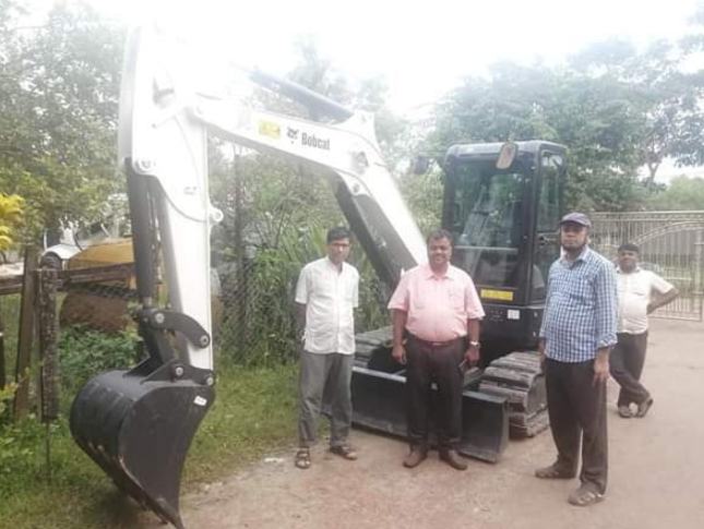 চকরিয়া পৌরসভায় যুক্ত হয়েছে কোটি টাকার স্কেভেটর