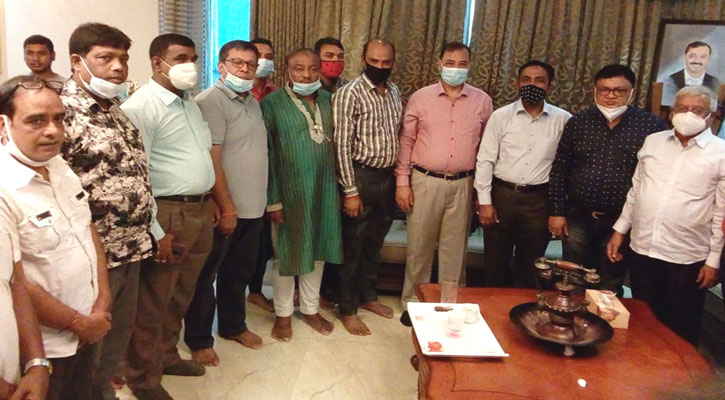 আ জ ম নাছিরের সঙ্গে পূজা উদযাপন পরিষদের মতবিনিময় 