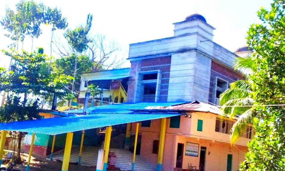 লোহাগাড়ার ঐতিহ্য প্রাচীনতম প্রসিদ্ধ চরম্বা মহাজন জামে মসজিদ