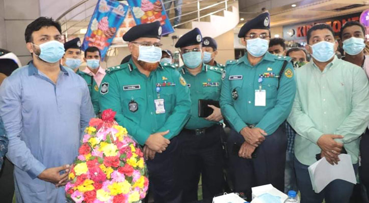 করোনা সচেতনতায় সিএমপি কমিশনারের প্রচারণা