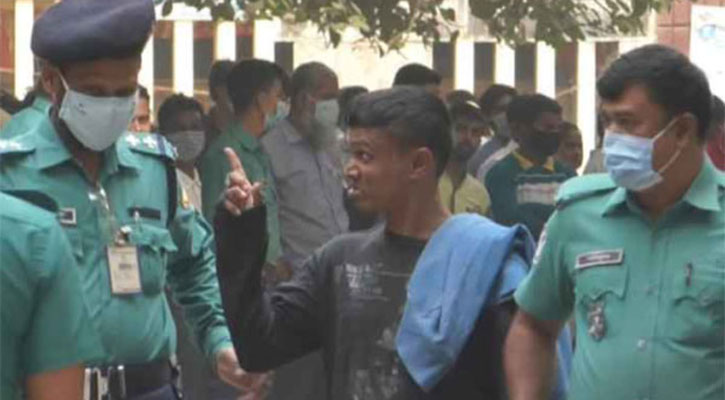 ‘আমারে ছাইড়া দেন, না হলে অবস্থা খারাপ হবে’