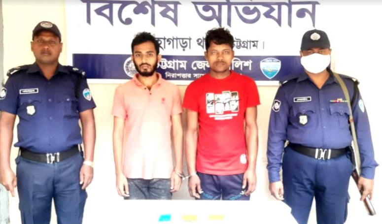 যাত্রীবাহী বাসে তলাশিঃ ইয়াবাসহ আটক ২