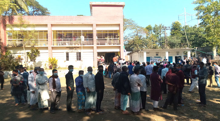 সীতাকুণ্ড পৌরসভা নির্বাচনে চলছে ভোটগ্রহণ