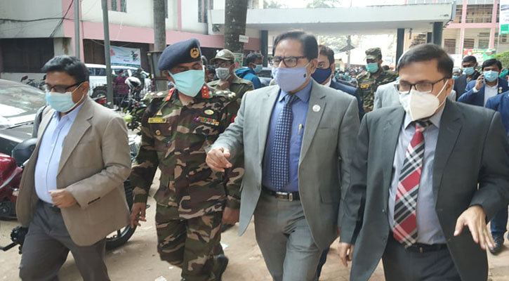 বার্ন ইউনিটের জায়গা চিহ্নিত করতে চমেক হাসপাতালে স্বাস্থ্য সচিব 
