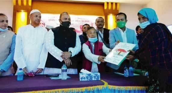 কক্সবাজার জেলায় ১৫২ পরিবারকে বাড়ির কাগজপত্র হস্তান্তর 