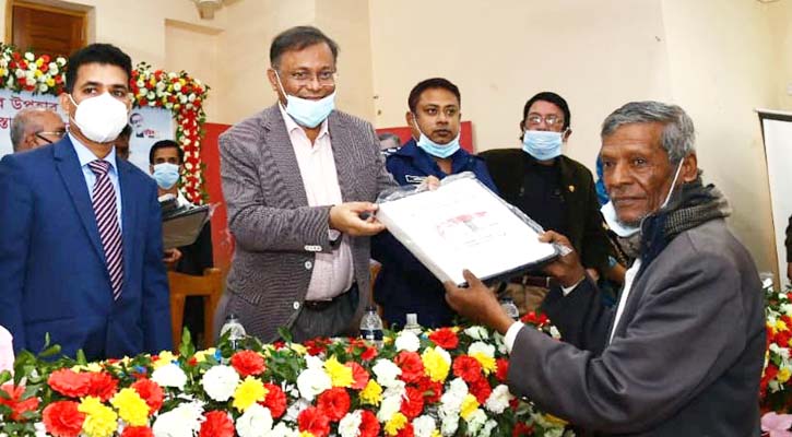 গৃহহীনদের মাথা গোঁজার ঠাঁই করে দিচ্ছেন প্রধানমন্ত্রী: তথ্যমন্ত্রী  