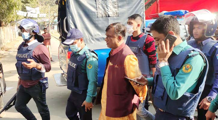 আ.লীগের বিদ্রোহী কাউন্সিলর প্রার্থী আটক, সড়ক অবরোধ