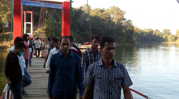 স্বাস্থ্যবিধি মানছেন না রাঙামাটি ভ্রমণে  আসা ট্যুরিস্টরা!