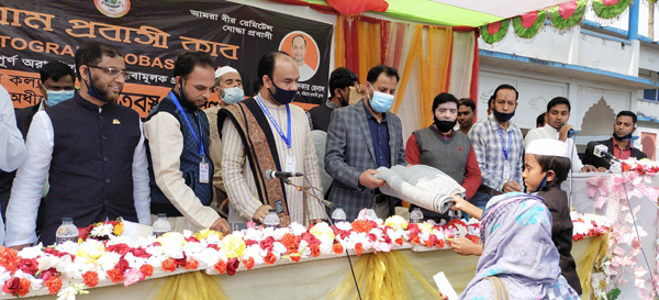 চন্দনাইশে চট্টগ্রাম প্রবাসী ক্লাবের শীতবস্ত্র বিতরণ