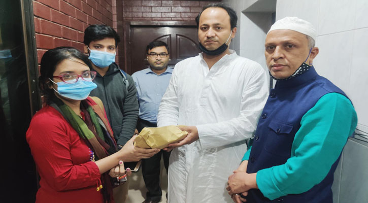 অসুস্থ ছাত্রীর চিকিৎসায় অনুদান দিলেন শিক্ষা উপমন্ত্রী