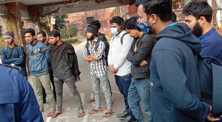 চবির ৪ হলে তল্লাশি, ২৩ শিক্ষার্থীর পরিচয়পত্র জব্দ 