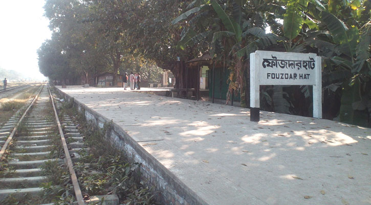 কার্যালয় অপরিষ্কার, স্টেশন মাস্টার বহিষ্কার 