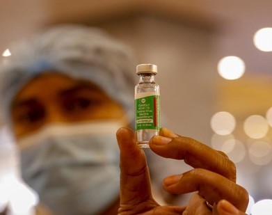 করোনা টিকা গ্রহণে লোকজনের আগ্রহ বাড়ছে 