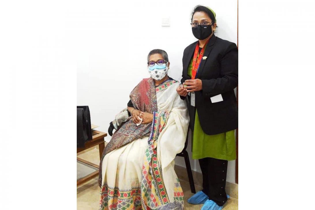 টিকা নিলেন শেখ রেহানা