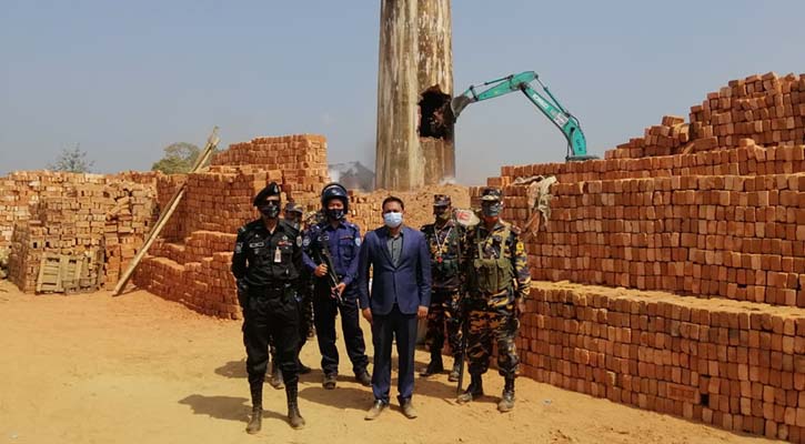 চন্দনাইশে ২টি ইটভাটা গুড়িয়ে দিল ভ্রাম‍্যমান আদালত 