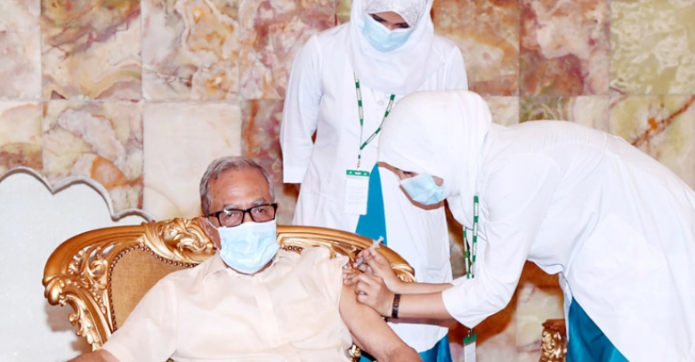 টিকা নিলেন রাষ্ট্রপতি