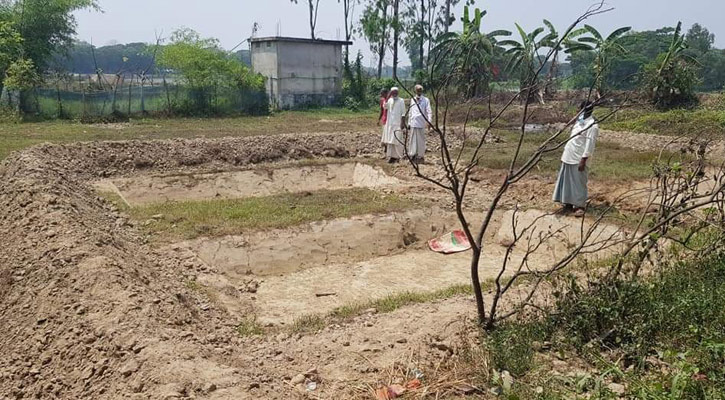 হালদার মাছের ডিম সংগ্রহে প্রস্তুত বংশ পরম্পরায় অভিজ্ঞরা