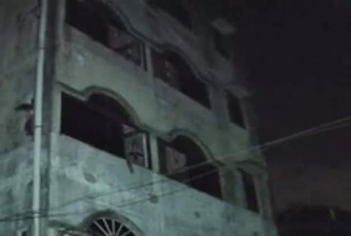 নগরে হেলে পড়লো ৫ তলা ভবন