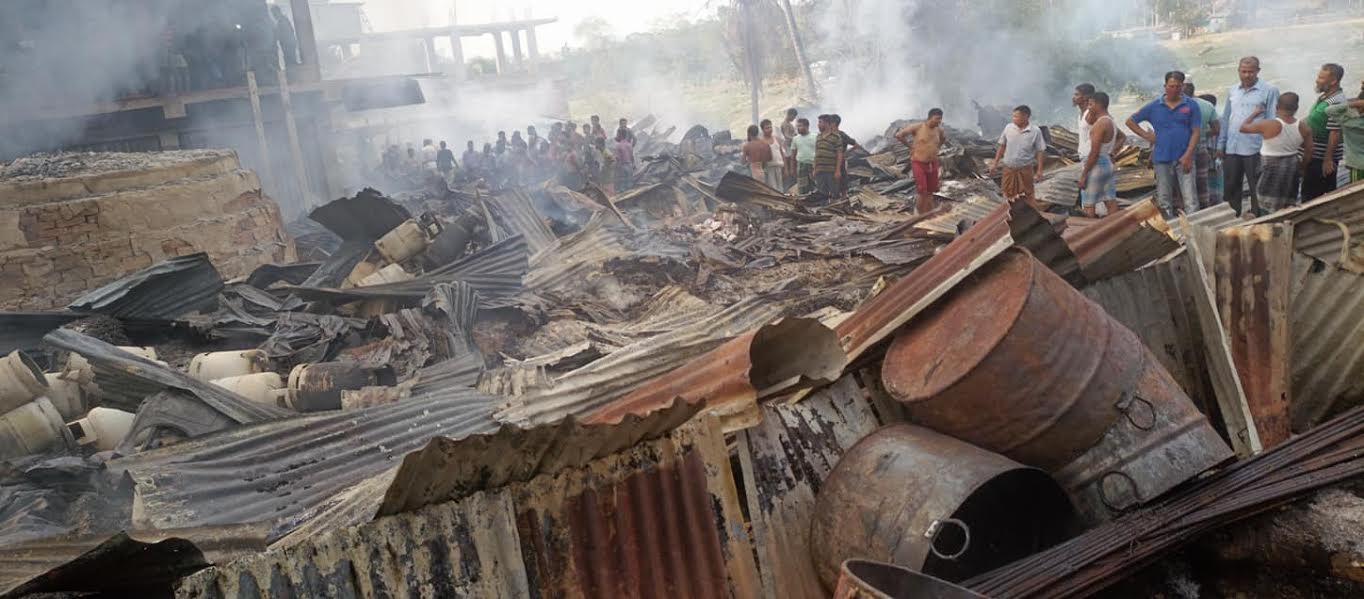 রাঙামাটিতে মধ্যরাতের আগুনে হরিণা বাজার পুড়ে ছাই; কয়েক কোটি টাকার ক্ষতি