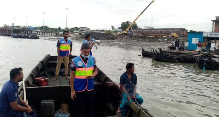 কর্ণফুলীতে তীব্র জোয়ারে নোঙর ছিড়ে যাওয়া ৪ জাহাজ উদ্ধার