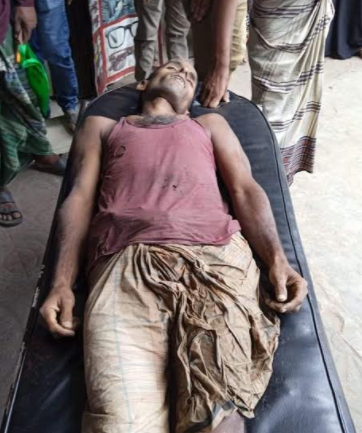 লোহাগাড়ায় ঘরের দেয়ালচাপা পড়ে প্রাণ গেল মালিকের