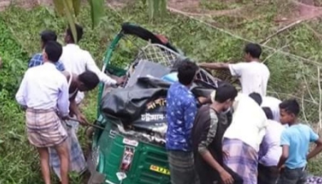 বাঁশখালীতে ট্রাক-ট্যাক্সি সংঘর্ষে তিনজন নিহত,সড়ক অবরোধ