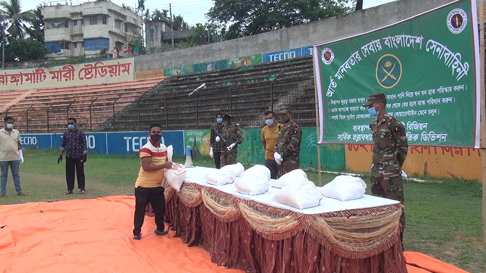 রাঙামাটিতে অসহায়-দুস্থ এবং সুবিধাবঞ্চিতদের পাশে সেনাবাহিনী
