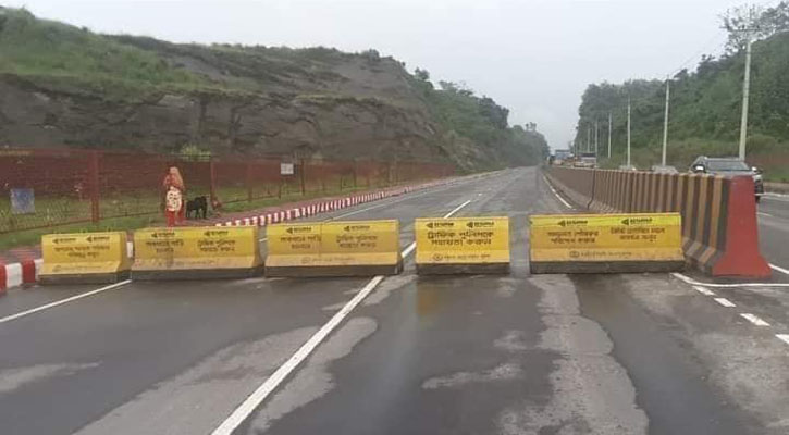 পাহাড় কেটে তৈরি করা রাস্তা ধসের শংকায় বন্ধ 