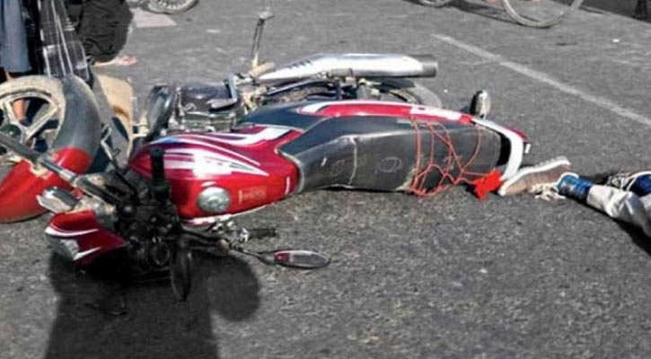 ফ্লাইওভারে মোটরসাইকেল নিয়ন্ত্রণ হারিয়ে যুবকের মৃত্যু