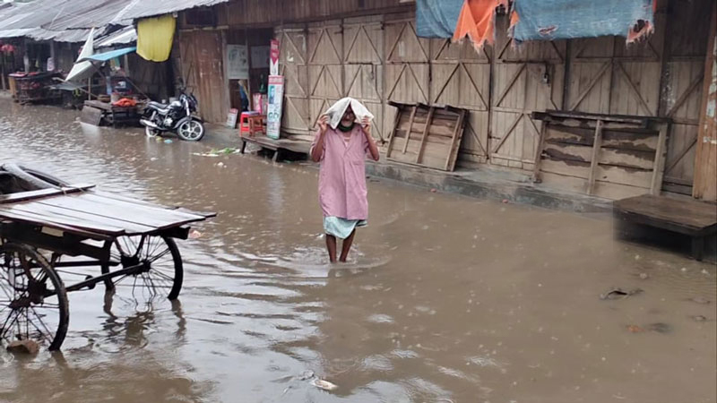 পানছড়ি বাজারের জলাবদ্ধতা; দোকানি ও ক্রেতাদের দুর্ভোগ