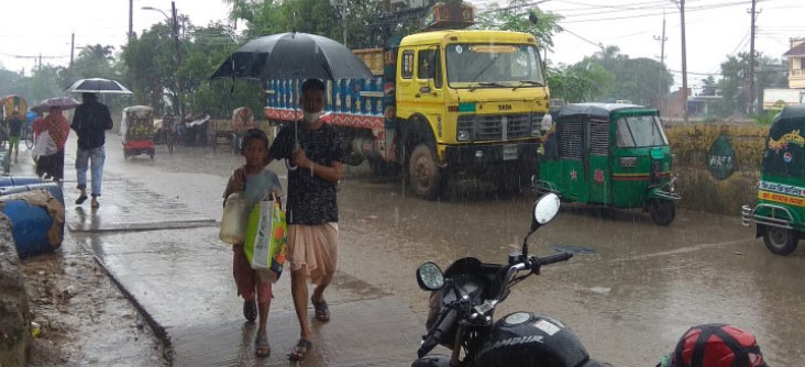 চট্টগ্রামে বৃষ্টিতে  ভূমিধসের শঙ্কা