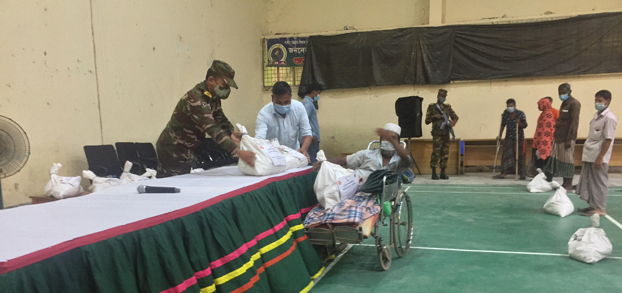  বান্দরবানে করোনা সংকট  মোকাবেলায় সেনাবাহিনীর বিশেষ মানবিক সহায়তা অব্যাহত