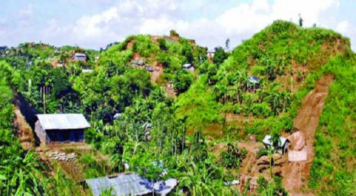 পাহাড় ধসের শঙ্কা, ৯২ পরিবারকে সরিয়ে নিলো জেলা প্রশাসন