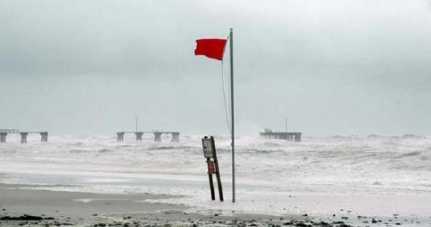 লঘুচাপ : ৩ নম্বর সতর্ক সংকেত, ভারি বৃষ্টিতে পাহাড় ধসের শঙ্কা