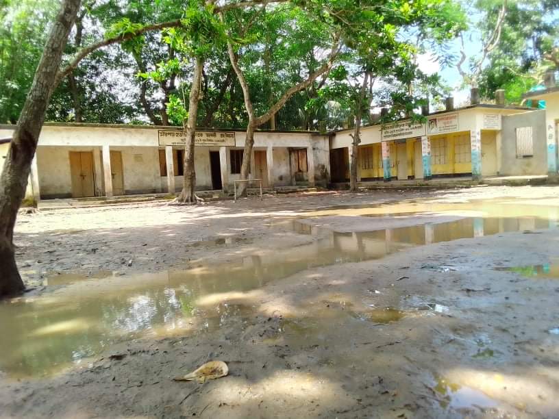 বোয়ালখালীতে শিক্ষার্থীদের গলার কাঁটা  বিদ্যালয়ের মাঠ !