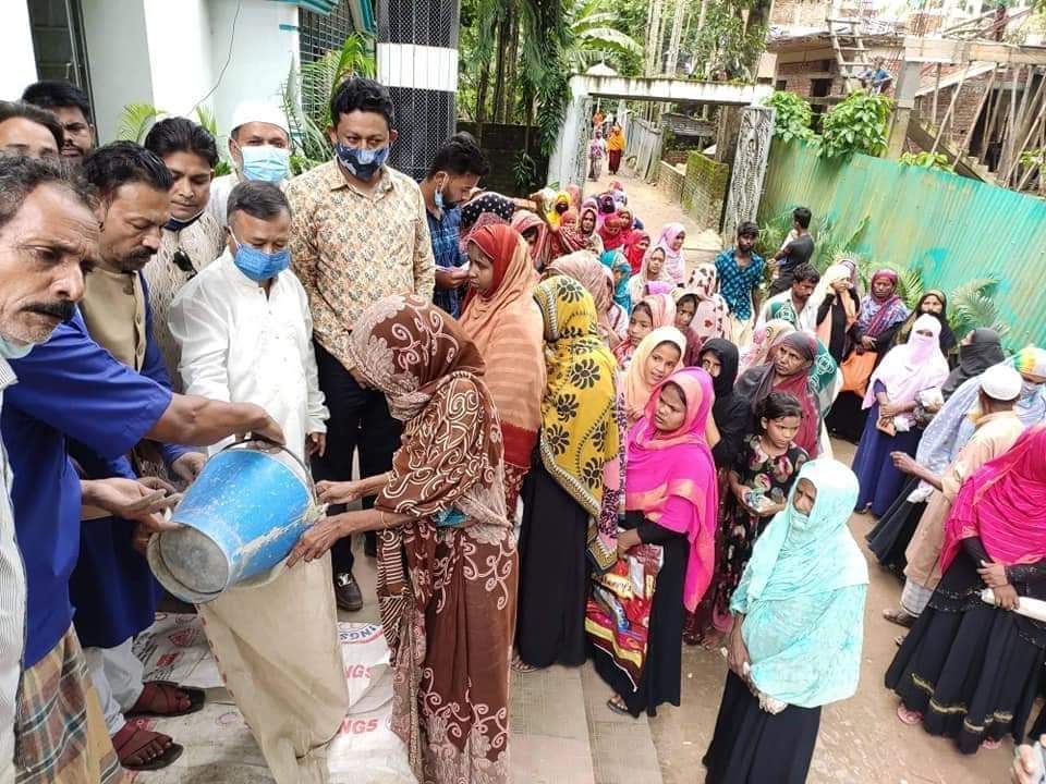 লক্ষ্যারচর ইউনিয়নে মুক্তিযোদ্ধা কুঠিরে ত্রাণ বিতরণের উদ্বোধন করেন জাফর আলম এমপি