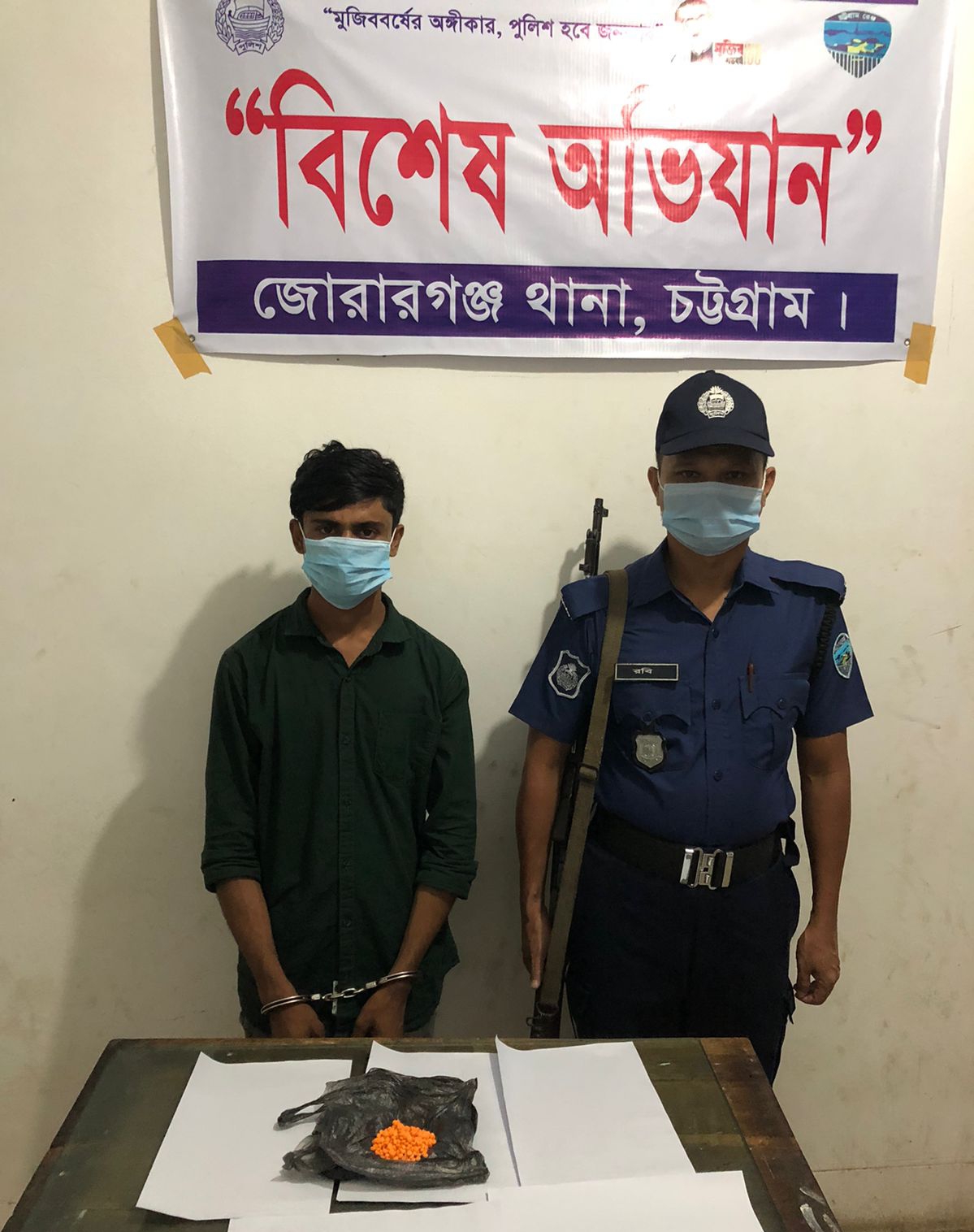 মীরসরাইয়ের সোনাপাহাড়ে ইয়াবাসহ আটক ১