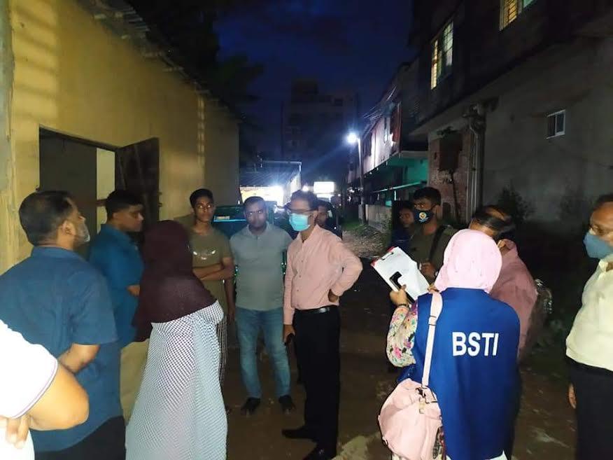 হাটহাজারীতে ভেজাল নারিকেল তেলের  কারখানায় অভিযান ও জরিমানা 