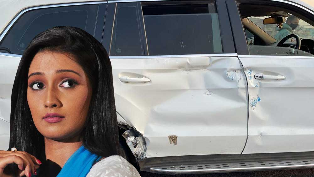 সড়ক দুর্ঘটনায় আহত সায়ন্তিকা