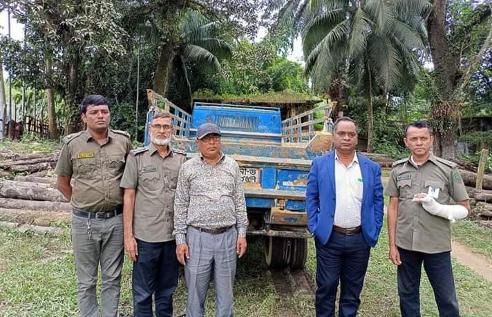 মীরসরাইয়ের কয়লা বন বিটে পাহাড়ি বালিসহ ডাম্পার ট্রাক আটক